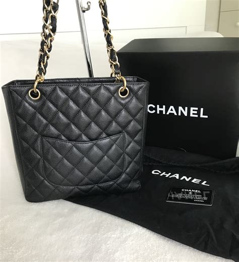 petite trousse chanel|petite shopping tote Chanel.